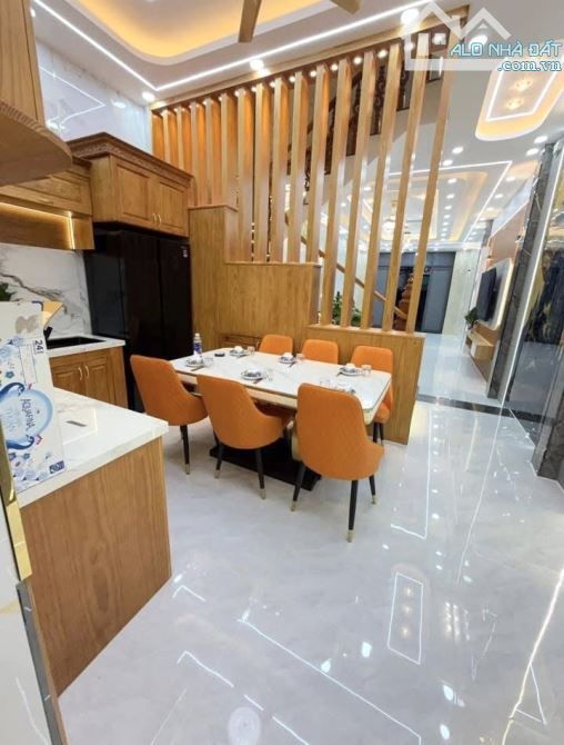 Chính chủ gửi nhà cạnh Giải Phóng- Tiện ích đủ,5 phòng ngủ,hai thoáng-46m-8 tỷ 45