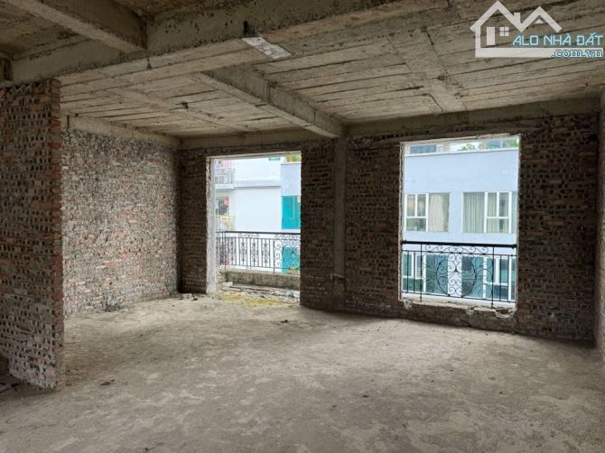 VÕ CHÍ CÔNG .DỰ ÁN NHÀ Ở XUÂN LA KHU PHÂN LÔ, VỈA HÈ -  Ô TÔ TRÁNH, Ô TÔ CHẠY VÒNG QUANH