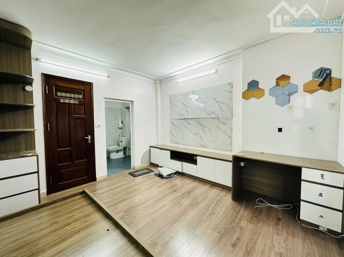 BÁN NHÀ THUỴ KHUÊ - 40m2 2 THOÁNG - 20m Ra PHỐ - FULL NỘI THẤT - Ở SƯỚNG - 8.5 TỶ