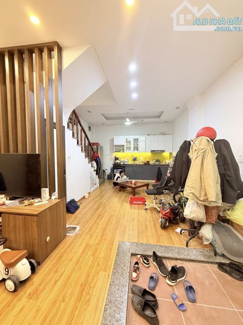 Hoà Bình 7 Hai Bà Trưng DT43m 4T MT4.6m 8.5 tỷ Ngõ thông, nhà thoáng sáng 80m ra oto