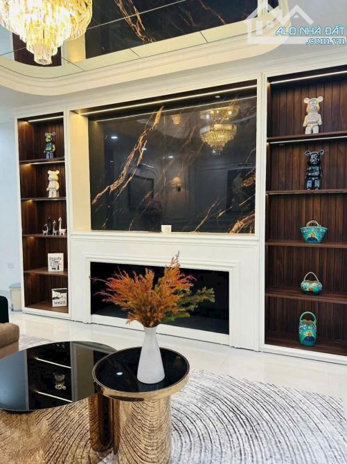 Siêu nhà đẹp ngõ 100 Nguyễn Xiển, oto đỗ cửa, thang máy sân vườn 61m2 full đồ. Giá 12.9 tỷ