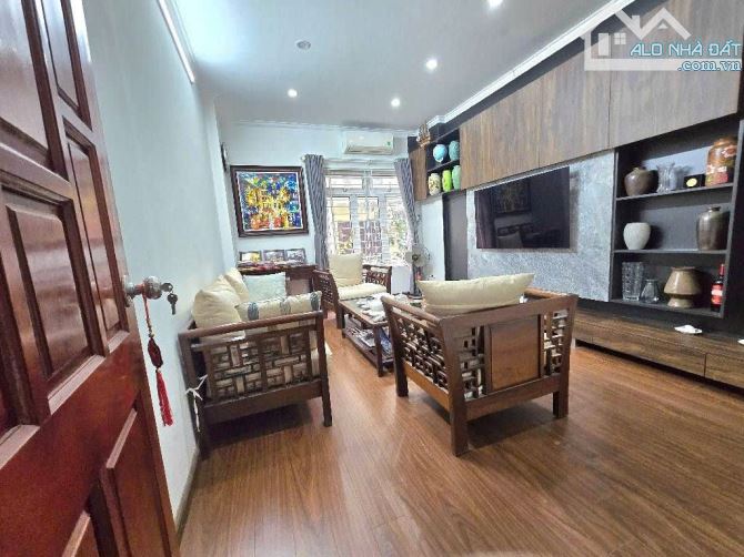 Hiếm, 13.3 Tỷ Có Ngay Nhà Trích Sài Thoáng Trước Sau, View Hồ, Nở Hậu, 36M, 6 Tầng.