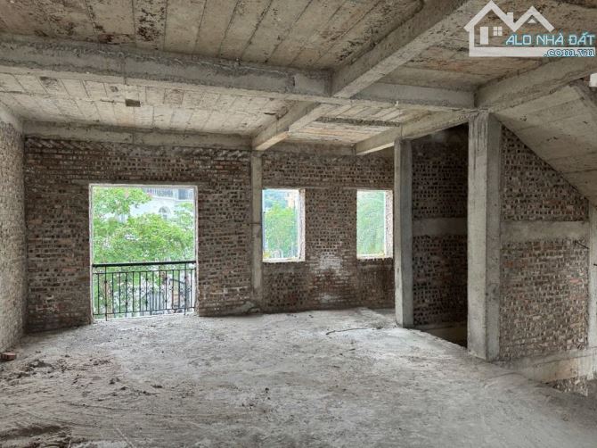 VÕ CHÍ CÔNG .DỰ ÁN NHÀ Ở XUÂN LA KHU PHÂN LÔ, VỈA HÈ -  Ô TÔ TRÁNH, Ô TÔ CHẠY VÒNG QUANH