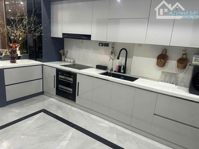 BÁN GẤP NHÀ ĐẸP ĐÓN TẾT - CCCC 25 LÊ VĂN LƯƠNG - TẦNG TRUNG - HƯỚNG TÂY NAM - 105M 3 NGỦ