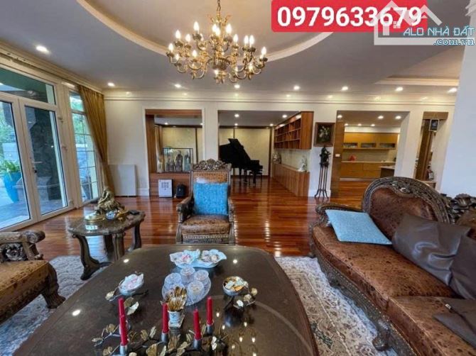 BIỆT THỰ CIPUTRA - SẦN VỜN TIỂU CẢNH TUỆT ĐẸP MẶT ĐƯỜNG CHÍNH KĐT - LÔ GÓC 3 MẶT THOÁNG -