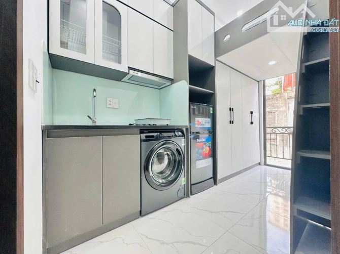 TOÀ NHÀ PHỐ GIÁP BÁT, CÁCH Ô TÔ 20M DT65Mx6T, 14 PHÒNG DOANH THU 65TR/TH GIÁ 17.7 TỶ