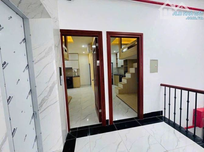 Toà Nhà Minh khai -7 Tầng Thang Máy .Ô Tô Đỗ . 21 Phòng . Kinh Doanh Dòng Tiền