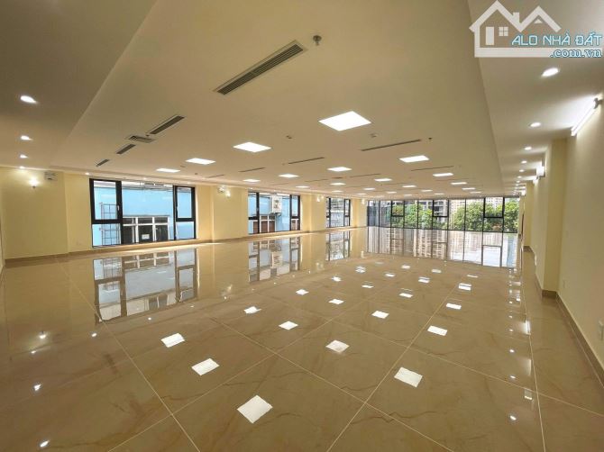 BÁN TÒA NHÀ VĂN PHÒNG 10 TẦNG LÔ GÓC MẶT PHỐ HOÀNG NGÂN TRUNG HÒA, VỊ TRÍ VÀNG CHO THUÊ