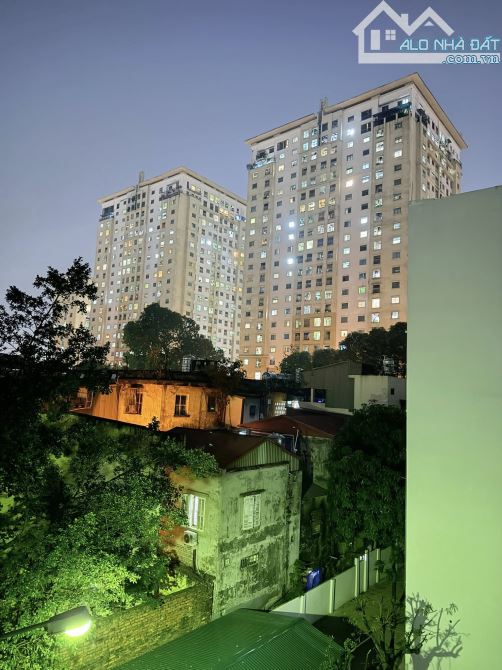 Hoà Bình 7 Hai Bà Trưng DT43m 4T MT4.6m 8.5 tỷ Ngõ thông, nhà thoáng sáng 80m ra oto