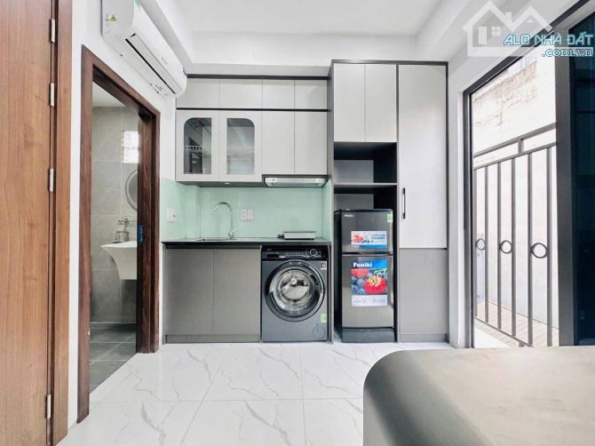 TOÀ NHÀ PHỐ GIÁP BÁT, CÁCH Ô TÔ 20M DT65Mx6T, 14 PHÒNG DOANH THU 65TR/TH GIÁ 17.7 TỶ