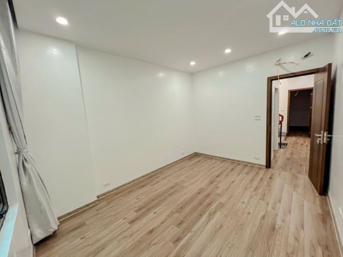 HÒA BÌNH 7 , MINH KHAI , 40M² , NHÀ MỚI SIÊU ĐẸP , THOÁNG TRƯỚC SAU , GẦN PHỐ , NHỈNH 9 TỶ