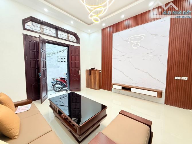 BÁN GẤP NHÀ 460 THỤY KHUÊ, TÂY HỒ 38M2 X 5 TẦNG GIÁ CHỈ 7.9 TỶ, THOÁNG TRƯỚC THOÁNG SAU, C