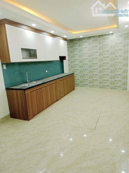 Bán Nhà Hoàng Mai 33m 5tầng mặt ngõ, cách trục chính Giải Phóng-Ngọc Hồi 20m