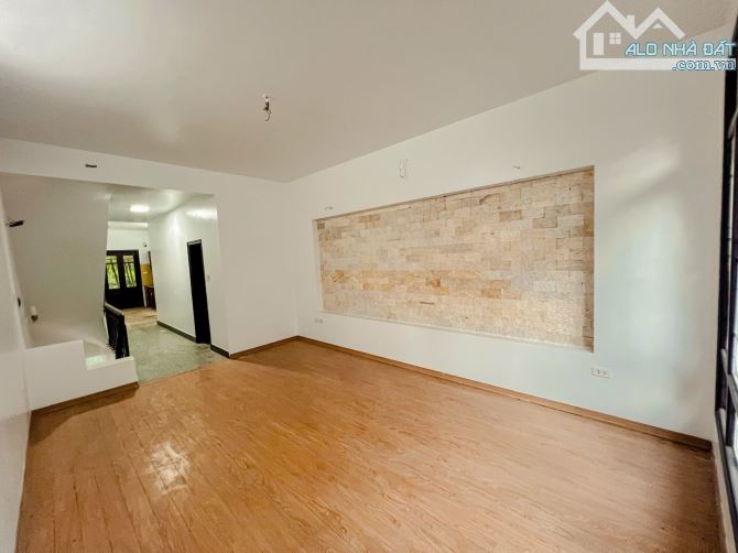 PHÂN LÔ ĐƯỜNG 800A – GARA, Ô TÔ TRÁNH – VIEW BẢO TÀNG – 52/60M² – 5 TẦNG – MT 4M – 18.8 TỶ