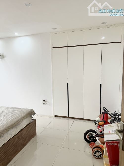 BÁN GẤP CĂN GÓC A6A NAM TRUNG YÊN: 60M2 FULL NT, BAN CÔNG ĐÔNG NAM, CHỈ 4.98 TỶ - XÁCH VAL