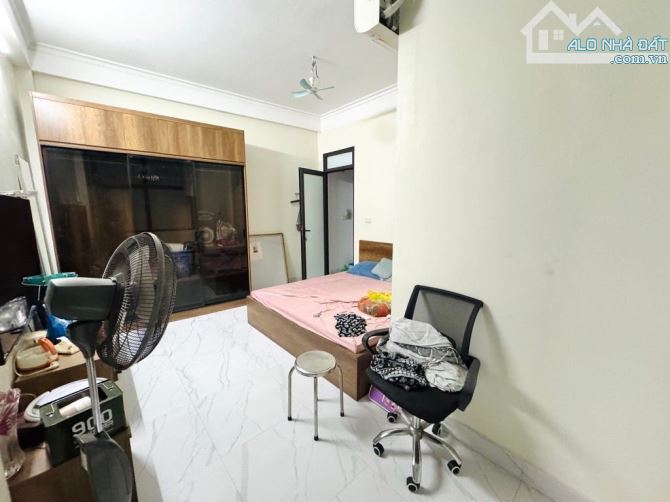 CĂN HỘ DỊCH VỤ TẠI NGUYỄN VĂN CỪ 60M2, 5 TẦNG, GẦN MẶT PHỐ DÒNG TIỀN 1 TỶ/ NĂM - 1