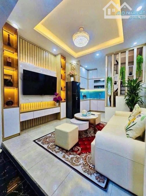 Bán Nhà Phố Hồng Hà, Hoàn Kiếm 22m, 5 tầng, mt 3.3m, giá 6.18 tỷ.