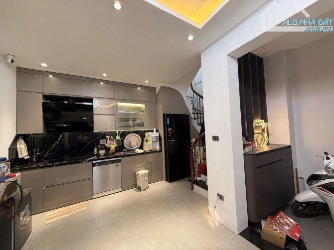 Bán nhà Hồng Hà 28m2 nhà đẹp ngõ to một nhà ra phố mặt tiền rộng 8.5 tỷ