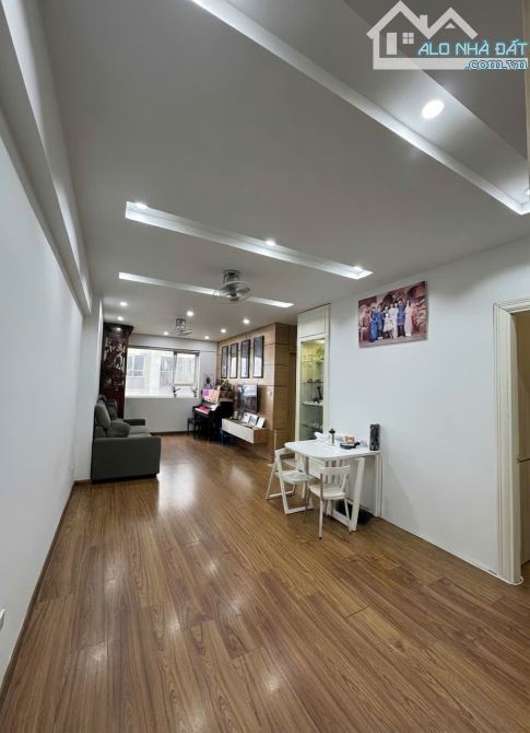 NGÃ TƯ SỞ 8 TỶ - chung cư 90m² 3PN 2WC – - Full nội thất – Khu an ninh cao – CHÍNH CHỦ