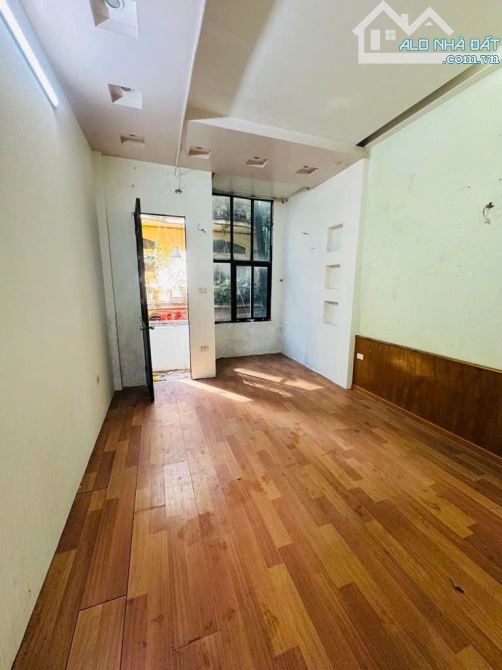 Bán nhà 5T Nguyễn Xiển, 52m2 Ôtô tránh vỉa hè 2m, 19.2 tỷ