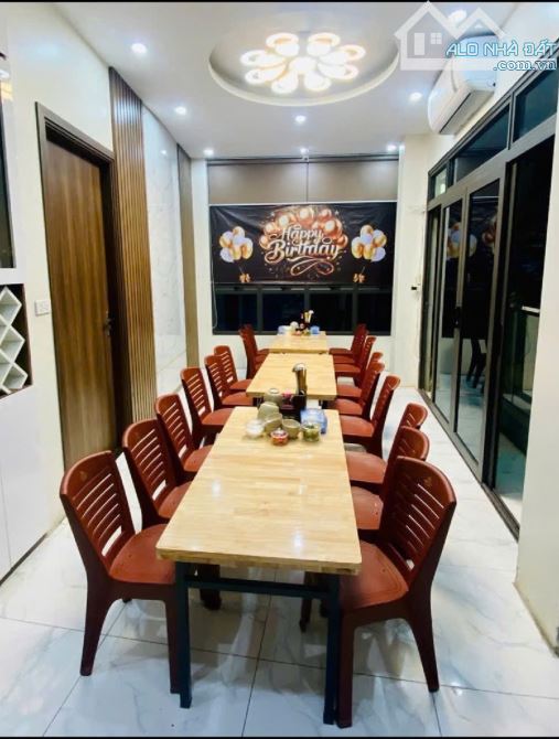 Đê La Thành 75m²– 5 tầng – LO GÓC – Giá 17,5 tỷ MẶT PHỐ – MẶT NGÕ