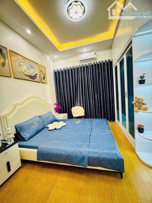 Bán Nhà Phố Hồng Hà, Hoàn Kiếm 22m, 5 tầng, mt 3.3m, giá 6.18 tỷ.