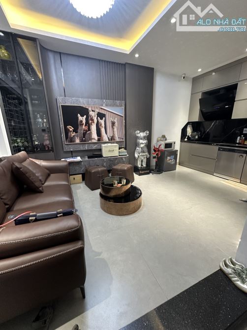 Bán nhà Hồng Hà 28m2 nhà đẹp ngõ to một nhà ra phố mặt tiền rộng 8.5 tỷ