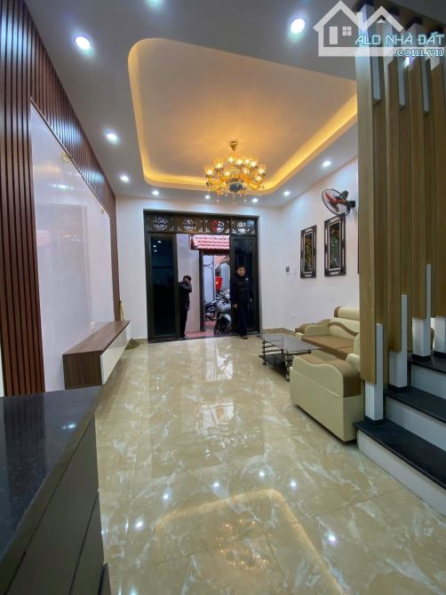 4 tầng mới đẹp diện tích rộng, giá cực tốt gần mặt phố Vĩnh Hưng quận Hoàng Mai, tiện ích