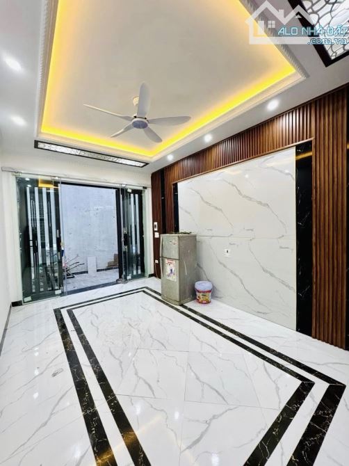 6.8 TỶ – 30M2 – 5 TẦNG – NHÀ MỚI – SÂN TRƯỚC 4M –TÂY TRÀ- NAM DƯ – HOÀNG MAI