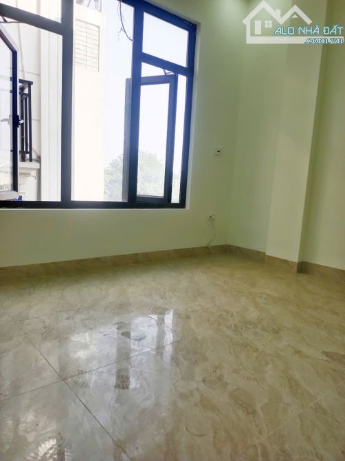 Bán Nhà Hoàng Mai 33m 5tầng mặt ngõ, cách trục chính Giải Phóng-Ngọc Hồi 20m