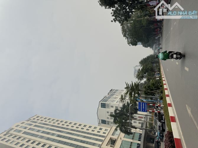 Bán Đất Hoàng Quốc Việt - 2 Thoáng - Ô Tô Tránh - Sát Phố - Tặng GPXD 10 Tầng - DT100m2