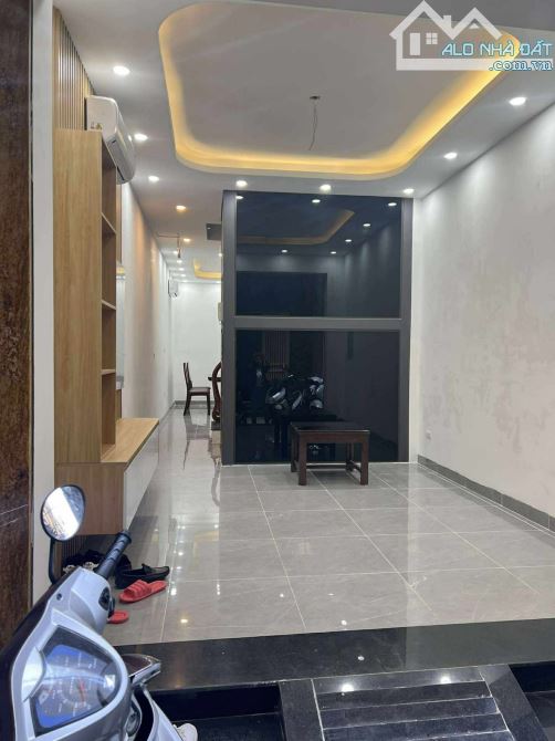 BÁN NHÀ HIẾM BẠCH ĐẰNG - HOÀN KIẾM - PHÂN LÔ - NGÕ Ô TÔ- THANG MÁY - 38M2 5 TẦNG - 14,8 TY