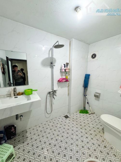 CĂN HỘ DỊCH VỤ TẠI NGUYỄN VĂN CỪ 60M2, 5 TẦNG, GẦN MẶT PHỐ DÒNG TIỀN 1 TỶ/ NĂM - 3