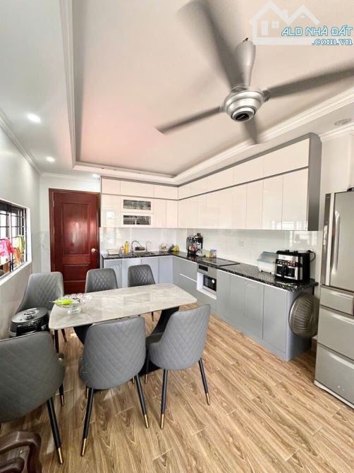 TÔN ĐỨC THẮNG 92m2x6 tầng THANG MÁY-3 BƯỚC RA PHỐ-OTO ĐỖ CỬA -KINH DOANH-GIÁ 27 TỶ CÓ TL