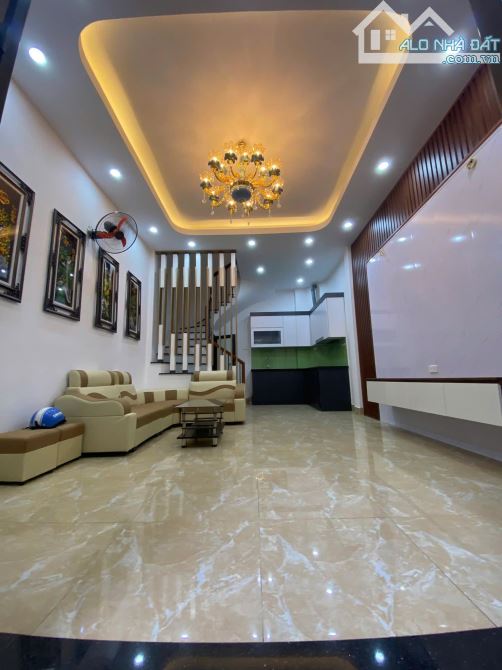 4 tầng mới đẹp diện tích rộng, giá cực tốt gần mặt phố Vĩnh Hưng quận Hoàng Mai, tiện ích