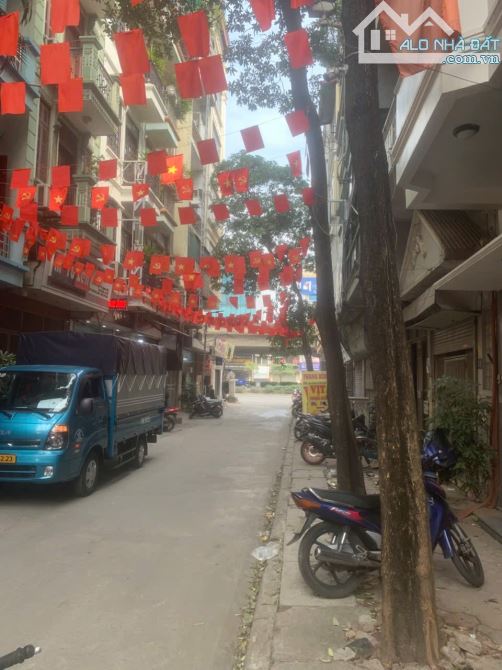 Bán nhà 5T Nguyễn Xiển, 52m2 Ôtô tránh vỉa hè 2m, 19.2 tỷ