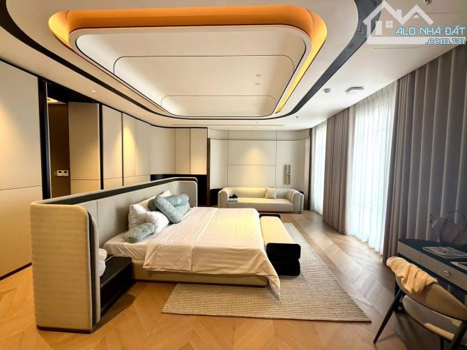 Bán nhà mặt phố Huế, Hoàn Kiếm, mặt tiền 10m, diện tích 305m, Giá 705 tỷ.