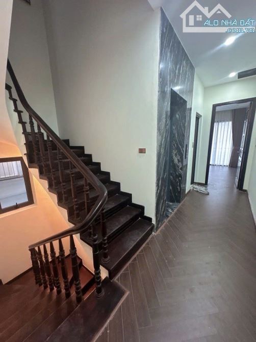 BÁN NHÀ MỚI NGỌC LÂM – TRUNG TÂM – DÂN XÂY – Ô TÔ – FULL NỘI THẤT – 73M2 CHỈ 28 TỶ - 4