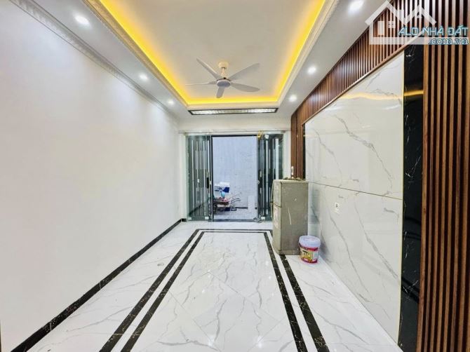 6.8 TỶ – 30M2 – 5 TẦNG – NHÀ MỚI – SÂN TRƯỚC 4M –TÂY TRÀ- NAM DƯ – HOÀNG MAI