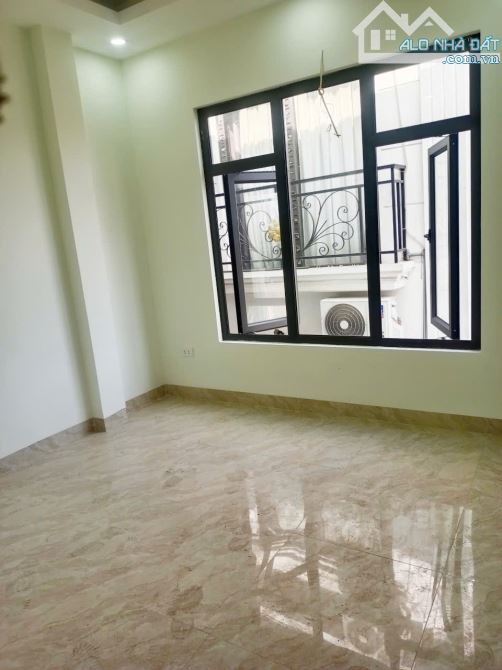 Bán Nhà Hoàng Mai 33m 5tầng mặt ngõ, cách trục chính Giải Phóng-Ngọc Hồi 20m