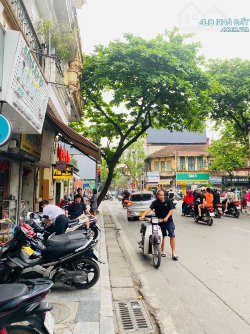 180 tỷ/ 264 m2/ 6.8 m tiền/ Mặt Phố Hàng Giấy/ Hoàn Kiếm