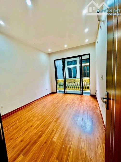 BÁN NHÀ HIẾM BẠCH ĐẰNG - HOÀN KIẾM - PHÂN LÔ - NGÕ Ô TÔ- THANG MÁY - 38M2 5 TẦNG - 14,8 TY