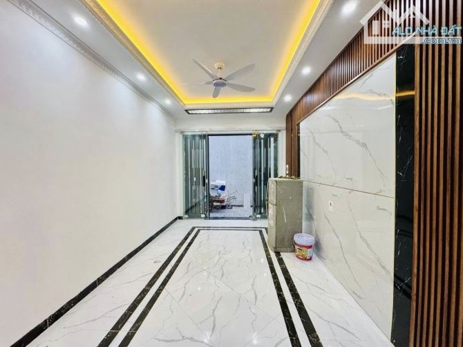 6.8 TỶ – 30M2 – 5 TẦNG – NHÀ MỚI – SÂN TRƯỚC 4M –TÂY TRÀ- NAM DƯ – HOÀNG MAI