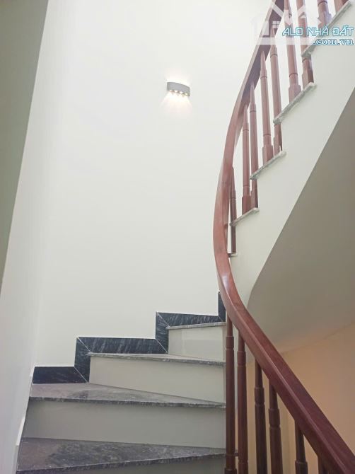 Bán Nhà Hoàng Mai 33m 5tầng mặt ngõ, cách trục chính Giải Phóng-Ngọc Hồi 20m