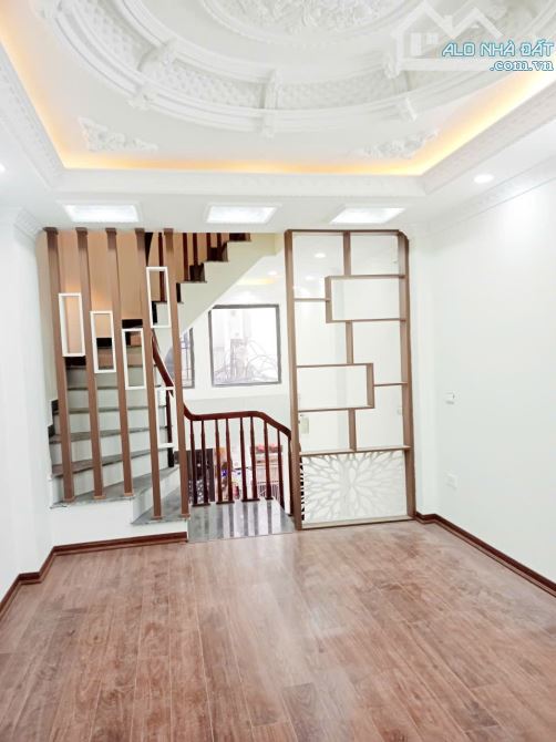 Bán Nhà Hoàng Mai 33m 5tầng mặt ngõ, cách trục chính Giải Phóng-Ngọc Hồi 20m