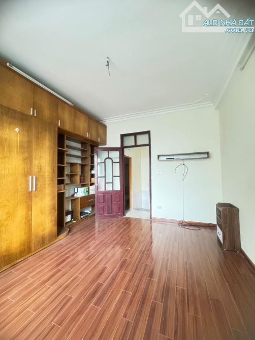 NHỈNH 5 TỶ NHÀ PHỐ LÒ ĐÚC DT25Mx4T-VÀI BƯỚC RA PHỐ- TRƯỚC NHÀ RỘNG 4M-TIỆN ÍCH