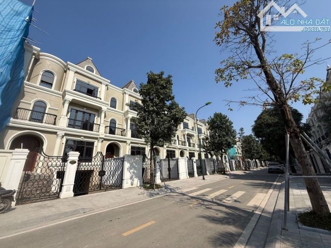 BIỆT THỰ CIPUTRA - KĐT NAM THĂNG LONG - CÓ HẦM ĐỂ XE - VEW CÔNG VIÊN ĐÀI PHUN NƯỚC - Ô CH