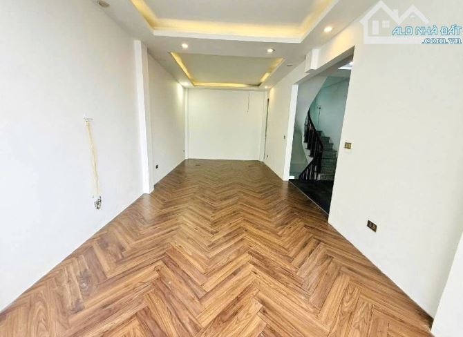 Chính chủ gửi bán nhà quanh Nguyễn Đức Cảnh-5 tầng,full đồ,15m oto tránh-42m2-Nhô 8 tỷ