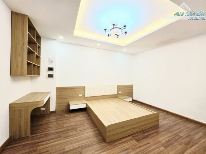 Cần bán gấp chung cư Chùa Láng, 97m, 3 ngủ, 2 vệ sinh, sổ đỏ, full nội thất, chỉ 8x tỷ