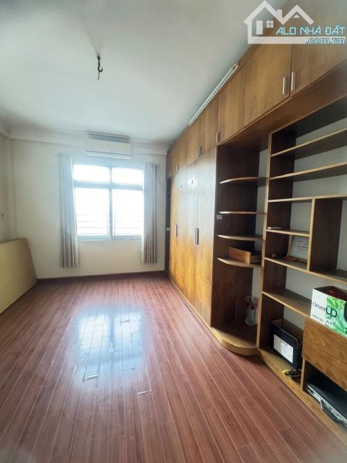 NHỈNH 5 TỶ NHÀ PHỐ LÒ ĐÚC DT25Mx4T-VÀI BƯỚC RA PHỐ- TRƯỚC NHÀ RỘNG 4M-TIỆN ÍCH